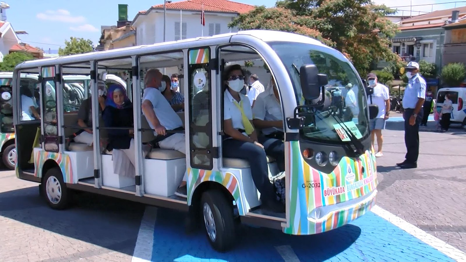 Electric Cars instead of Horse-Drawn Carriages